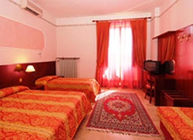 Hotel Ristorante La Ginestra Реканати Экстерьер фото
