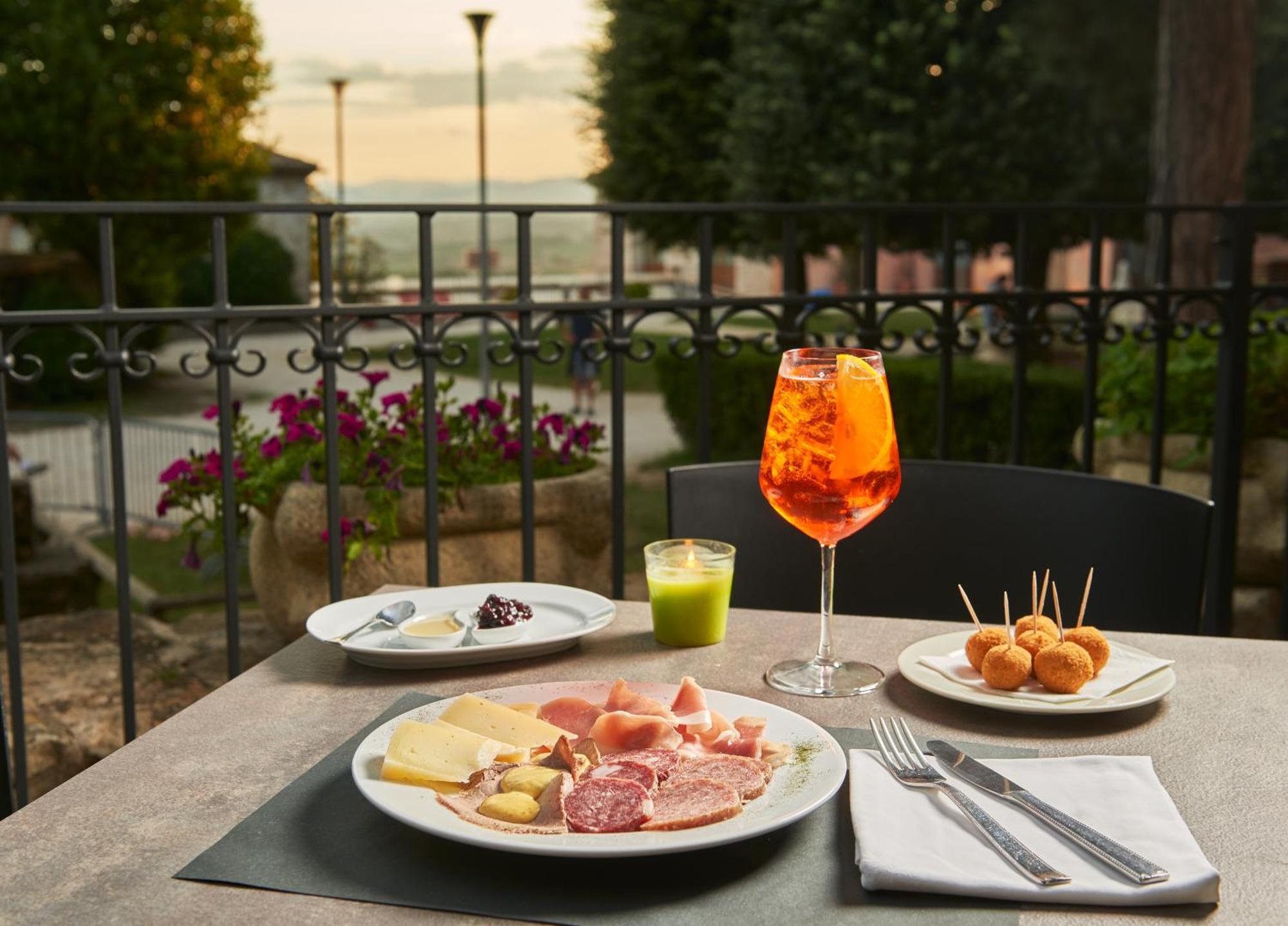 Hotel Ristorante La Ginestra Реканати Экстерьер фото