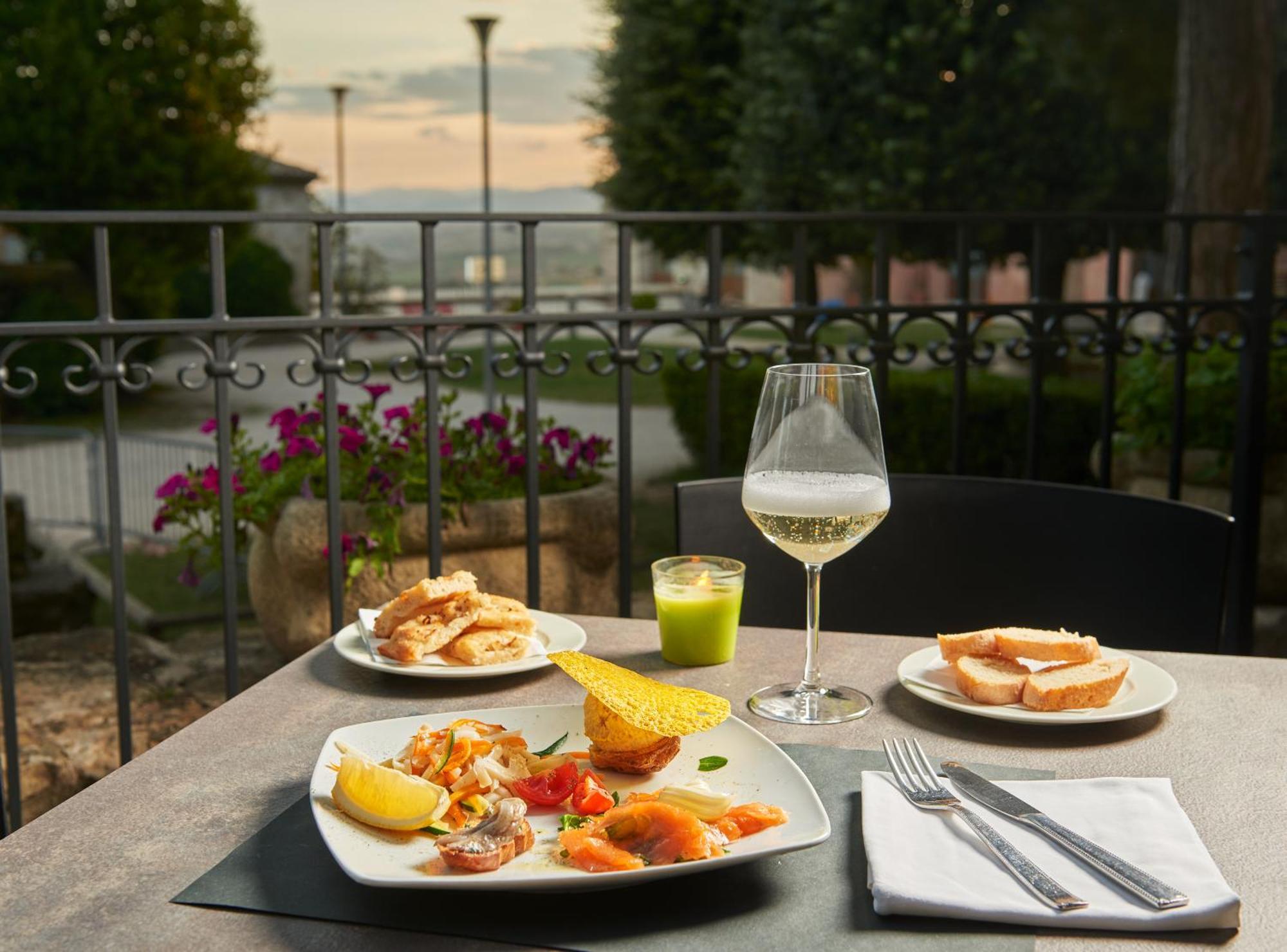 Hotel Ristorante La Ginestra Реканати Экстерьер фото